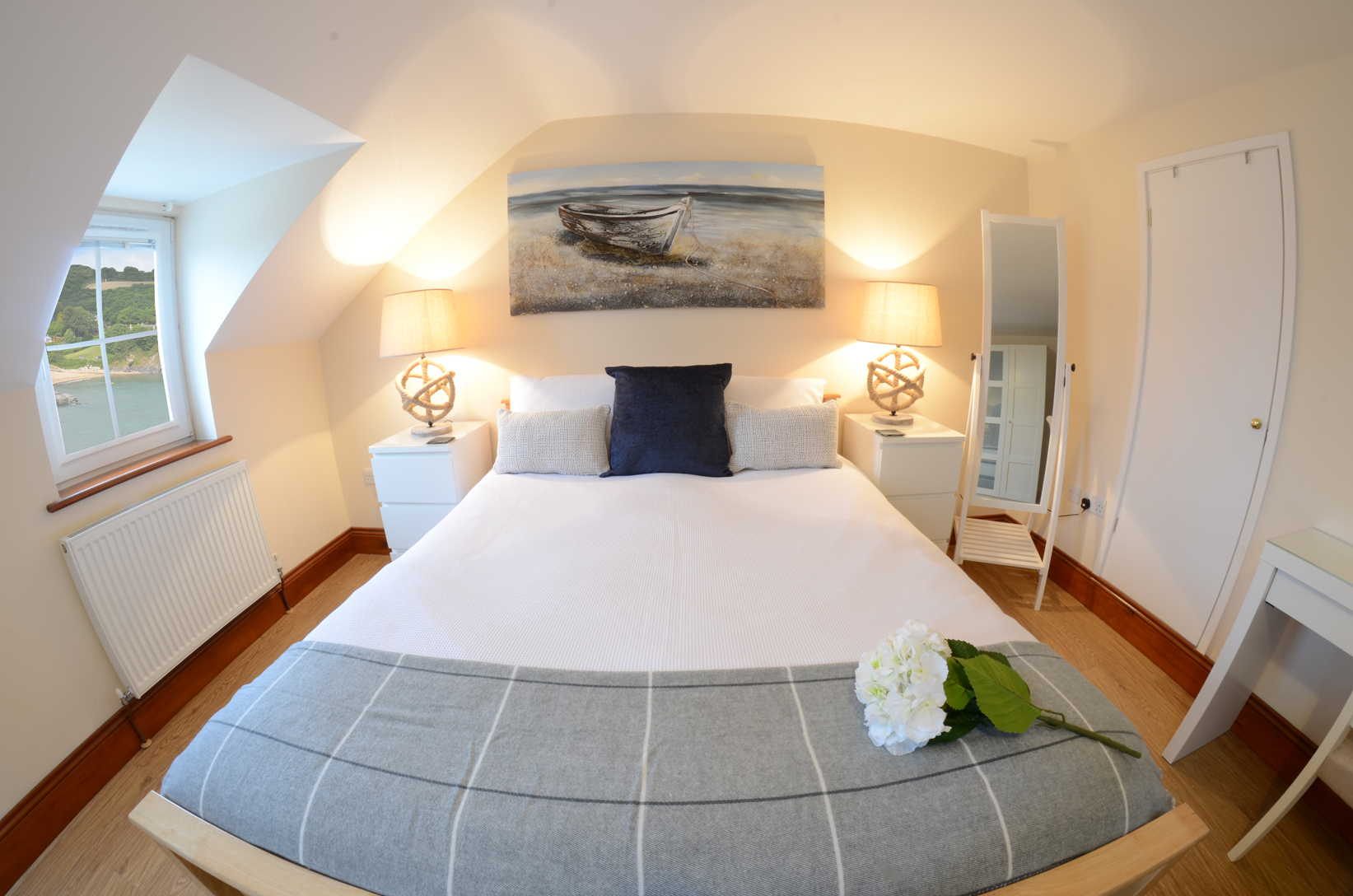 Glanmordy No 2 double room - Aberporth Holiday Cottages